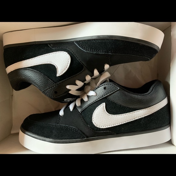 Nike Avid Jr. 6.0 Size 4.5Y/Women 6 - Picture 4 of 6